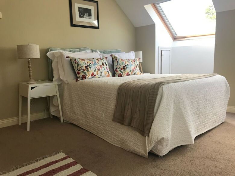 Cosy Dublin City Views Home