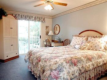 Posada Lakeside Country Inn