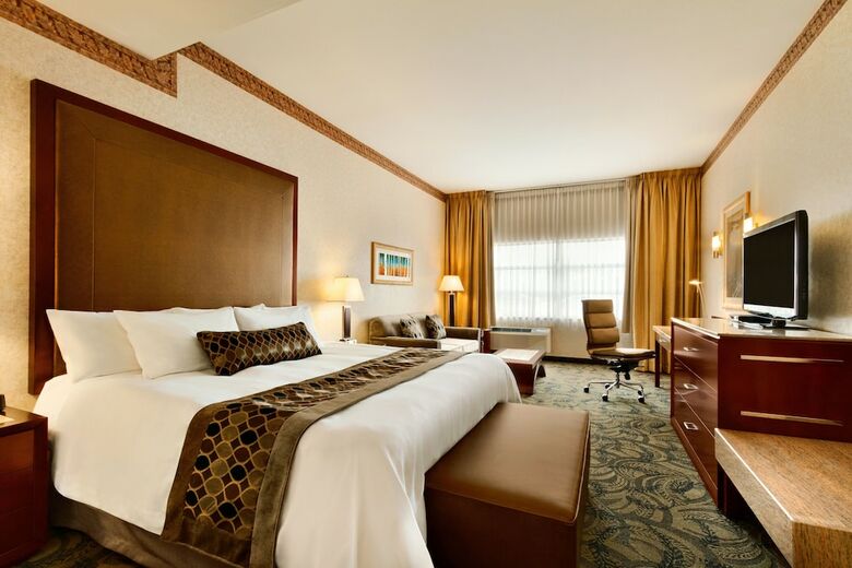 Poco Inn And Suites Hotel And Conference Center