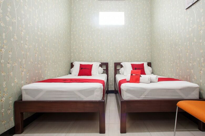 Hotel Reddoorz Syariah Near Basuki Rahmat