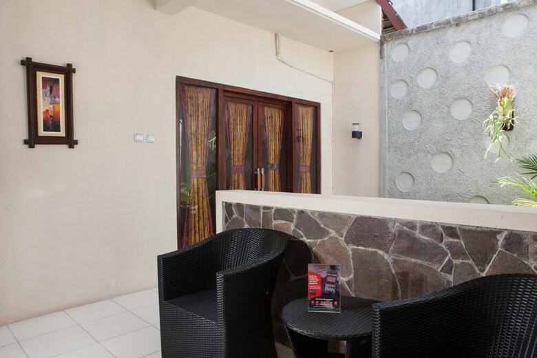 Hotel Reddoorz Plus Near Mall Roxy Banyuwangi