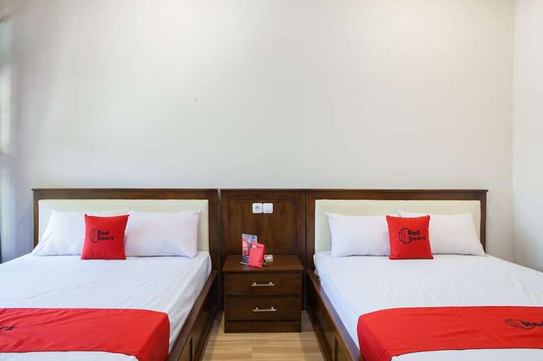 Hotel Reddoorz Plus Near Mall Roxy Banyuwangi