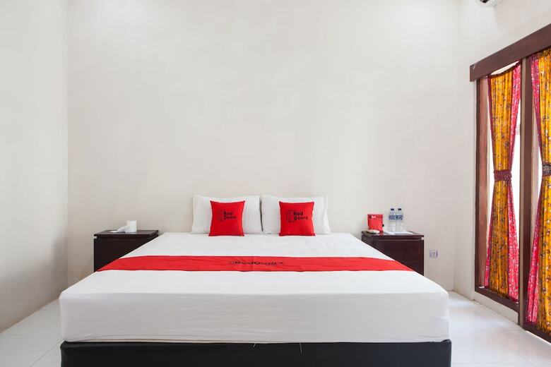 Hotel Reddoorz Plus Near Mall Roxy Banyuwangi