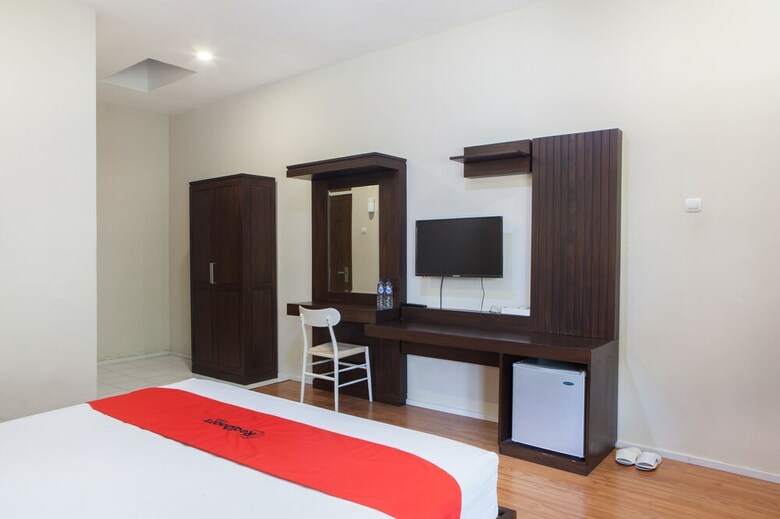 Hotel Reddoorz Plus Near Mall Roxy Banyuwangi