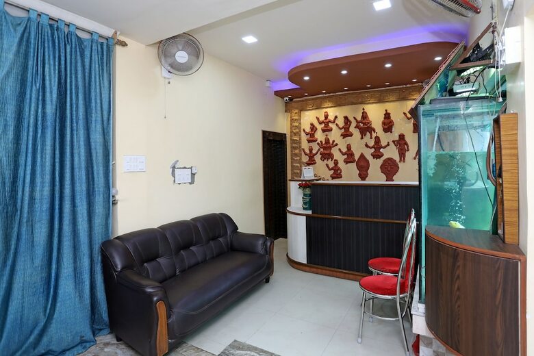 Hotel Oyo 16059 Roland Inn