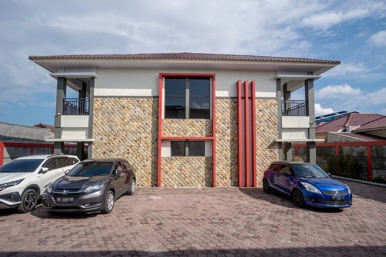 Hostal Oyo 283 Helvetia Residence