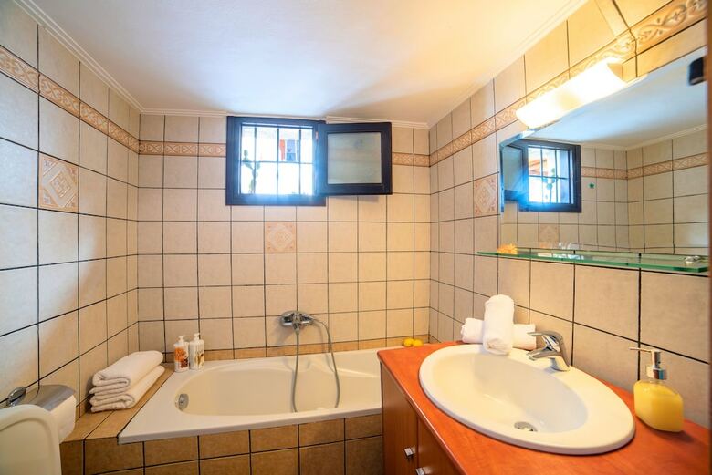 Villa Grape Cottage Heated Pool
