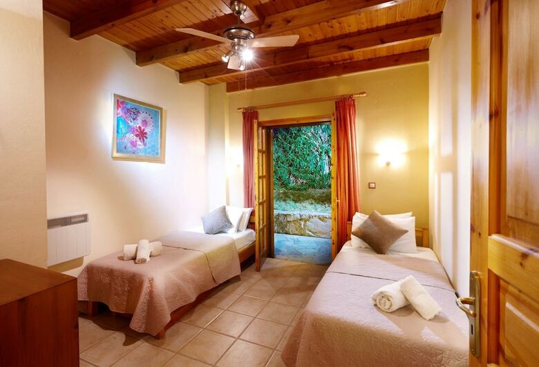Discrete Villa Arete