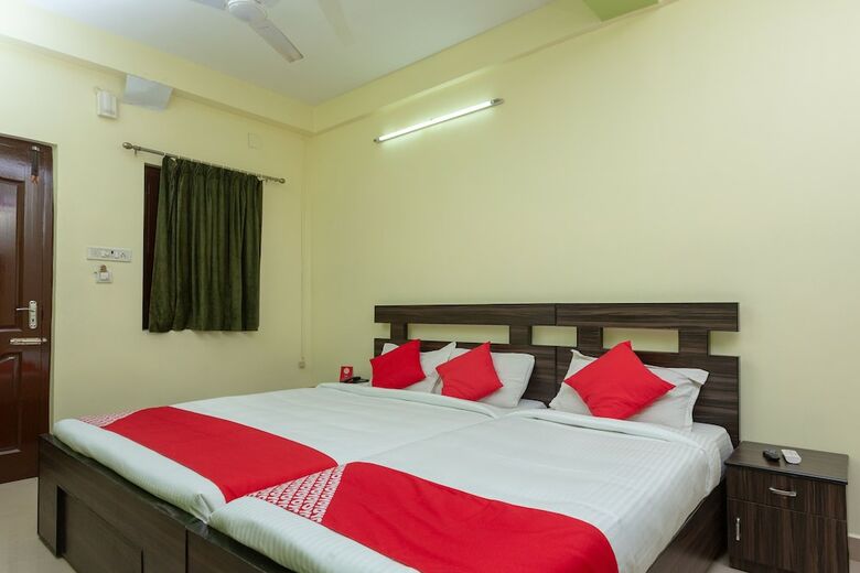 Hotel Oyo 22408 Apple Tree Residency