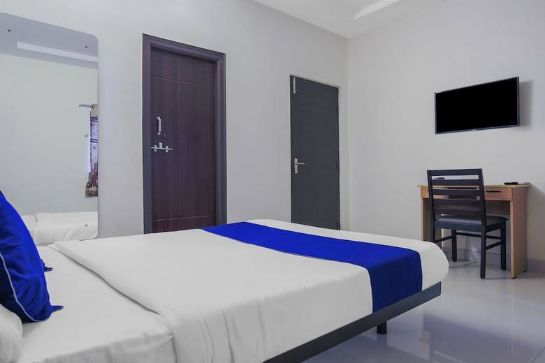 Hotel Oyo 24138 Silverkey Shri Homes