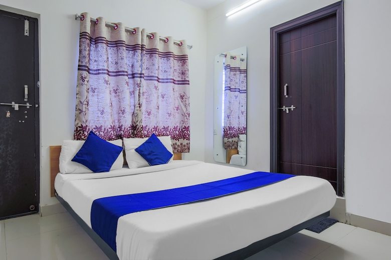 Hotel Oyo 24138 Silverkey Shri Homes