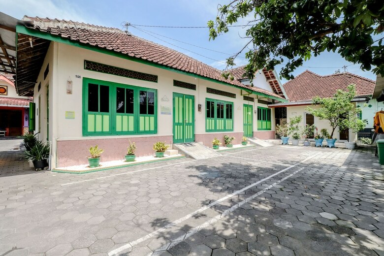 Hostal Bahagia Sederhana Home Stay - Hostel