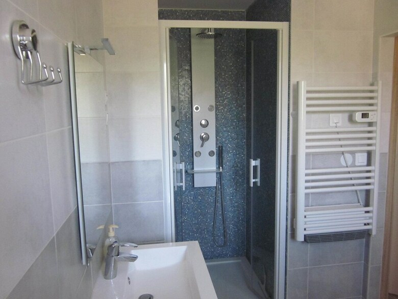 Hotel Chambres Dans Maison de Vacances Avec Spa Ext�rieur