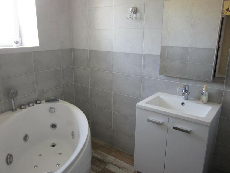 Hotel Chambres Dans Maison de Vacances Avec Spa Ext�rieur