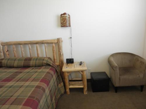 Motel Bear's Den Lodge