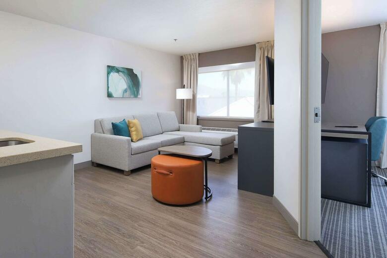 Hotel Comfort Suites At Tucson Mall