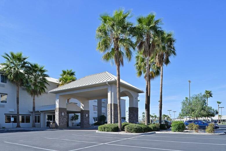 Hotel Comfort Suites At Tucson Mall