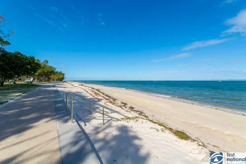 Views Views Views! Front Top Floor Waterfront Unit - Chnook Apartments South Esp, Bongaree