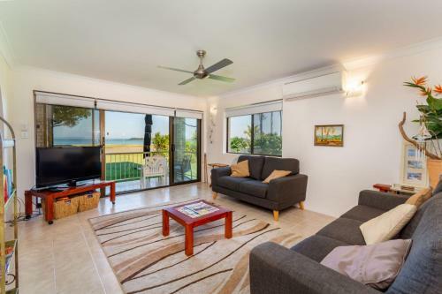 Ground Floor, Air Condtioned Apartment!