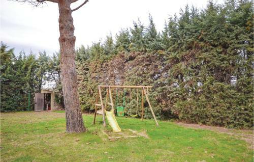 Eight-bedroom Holiday Home In Caderousse