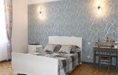 Three-bedroom Holiday Home In Verquieres