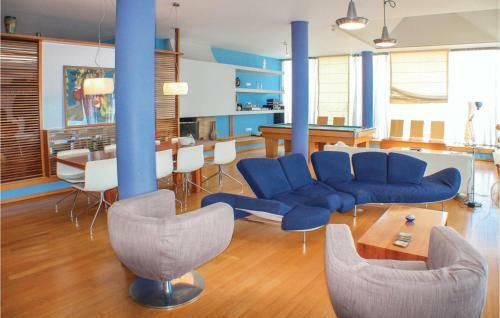 Five-bedroom Apartment In Porto Rafti, Attiki
