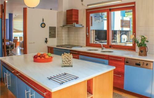 Five-bedroom Apartment In Porto Rafti, Attiki