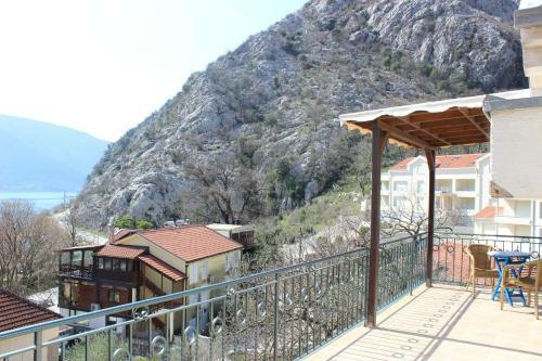 Garden & Swimming Pool Apartments Orahovac