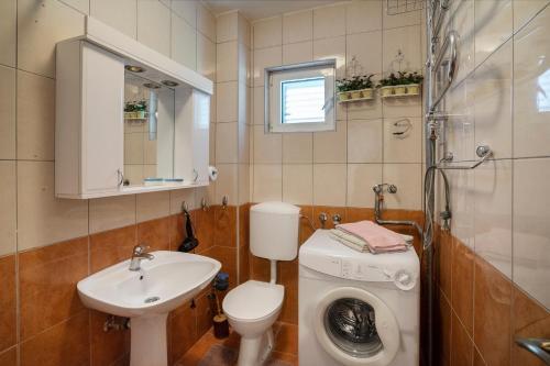 Garden & Swimming Pool Apartments Orahovac