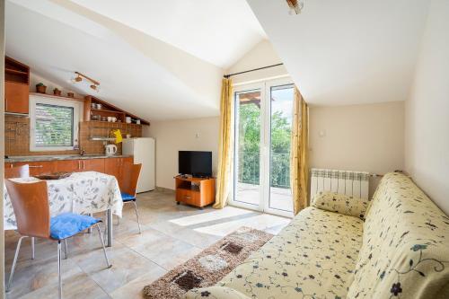 Garden & Swimming Pool Apartments Orahovac
