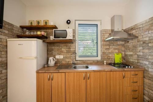 Garden & Swimming Pool Apartments Orahovac