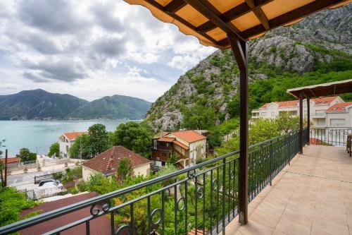 Garden & Swimming Pool Apartments Orahovac