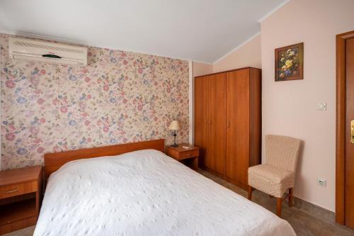 Garden & Swimming Pool Apartments Orahovac