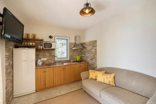Garden & Swimming Pool Apartments Orahovac