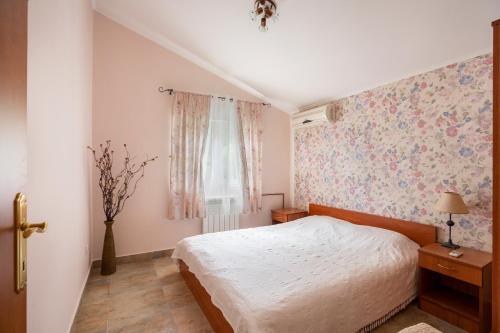Garden & Swimming Pool Apartments Orahovac