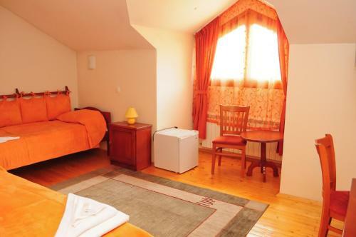 Hostal Kris Guest House