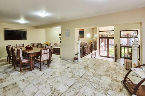Hostal Guest House Mira