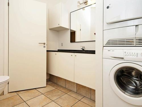 Four-bedroom Holiday Home In Oksb�l 8