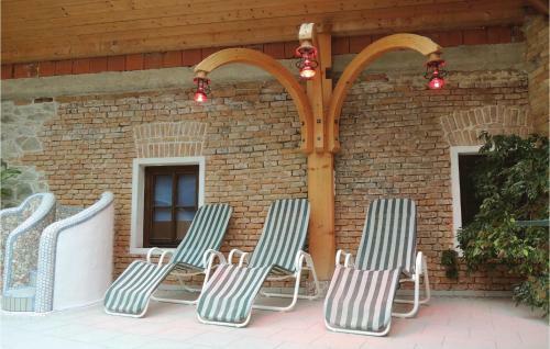 Four-bedroom Apartment In Weistrach