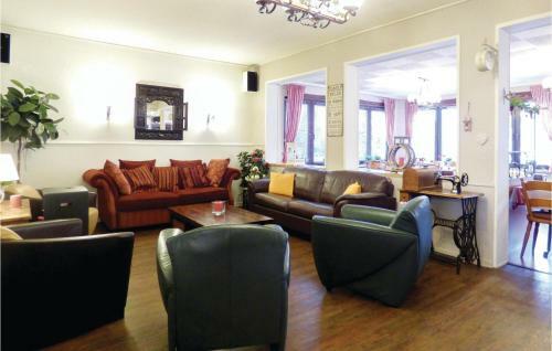 Eighteen-bedroom Holiday Home In Oberstadfeld