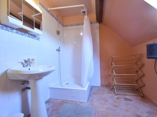 Spacious Farmhouse In Champallement Near Forest