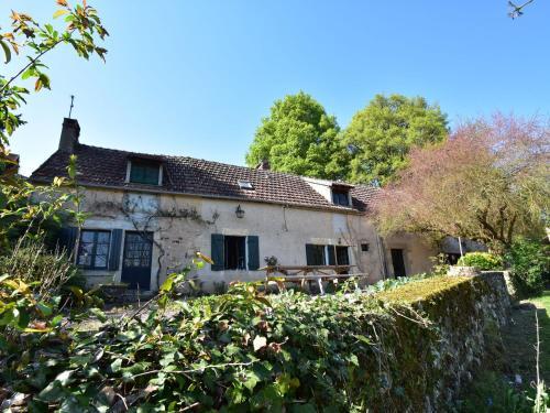 Spacious Farmhouse In Champallement Near Forest