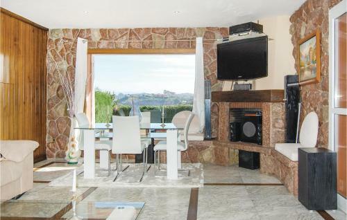 Three-bedroom Holiday Home In Antromero