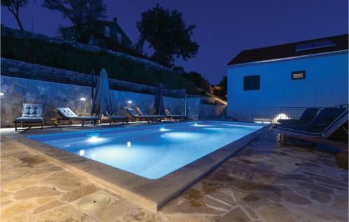 Seven-bedroom Holiday Home In Cacvina