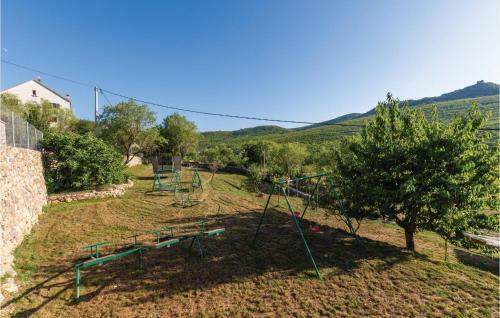 Seven-bedroom Holiday Home In Cacvina