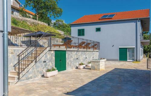 Seven-bedroom Holiday Home In Cacvina