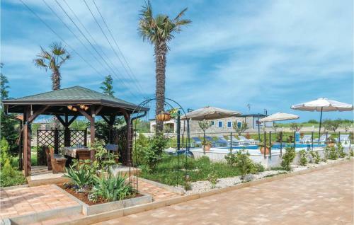 Four-bedroom Holiday Home In Novigrad