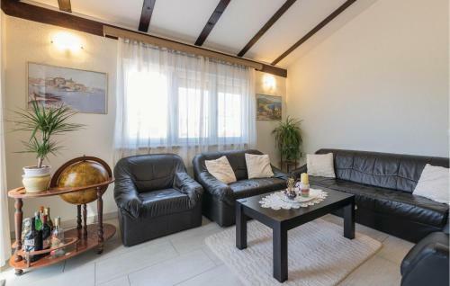 Four-bedroom Holiday Home In Novigrad