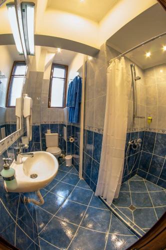 Hostal L'opera Guest House