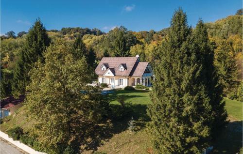 Three-bedroom Holiday Home In Donji Zbilj